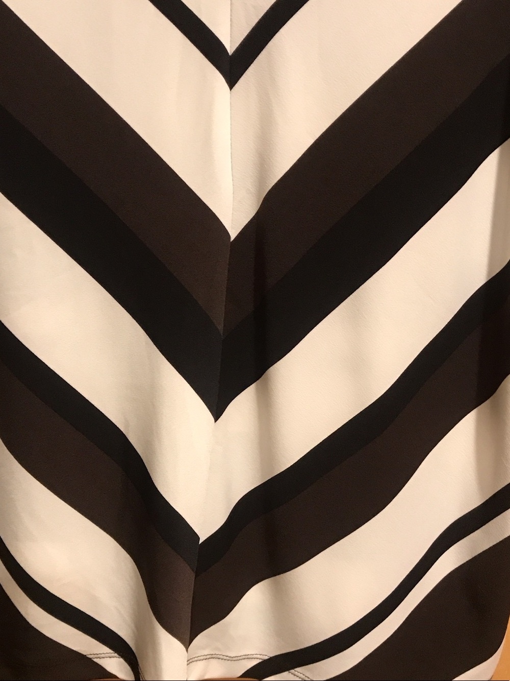 New Chico's Black, Brown, and White Chevron V-Neck Top - Picture 4 of 9